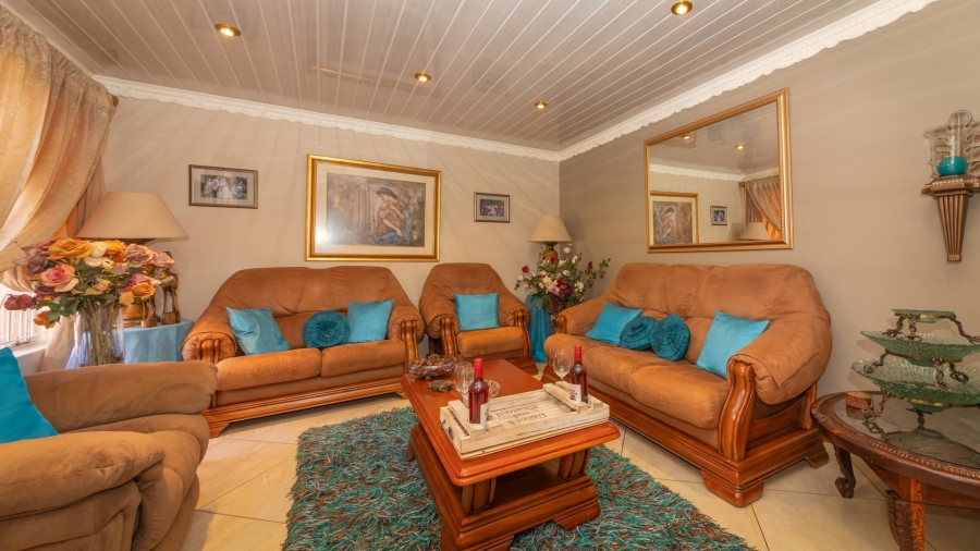 3 Bedroom Property for Sale in Kroonheuwel Free State